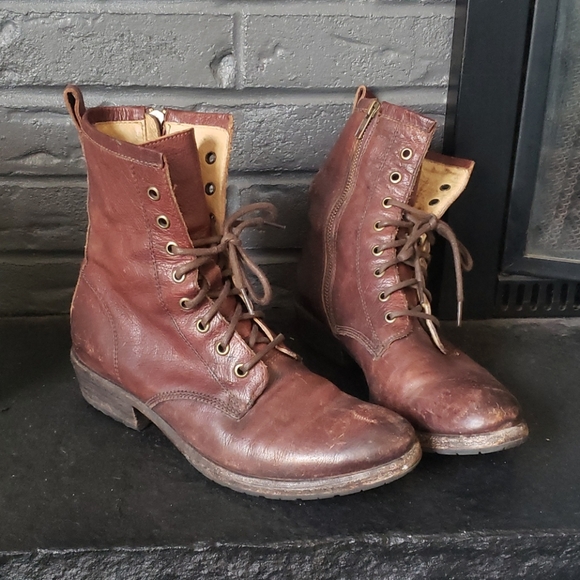 Frye Shoes - Frye Side Zip Carson Boot